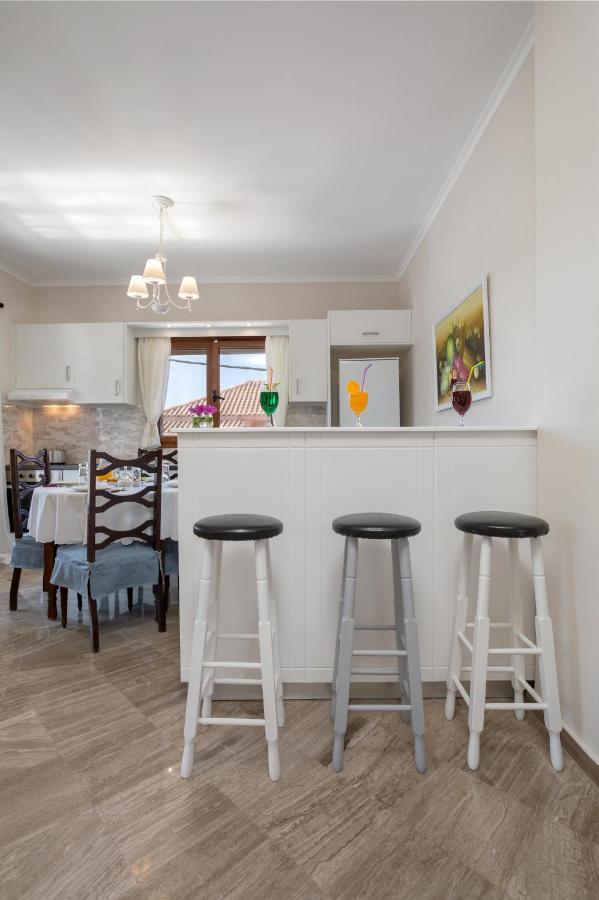 Elena Hara Apartment อลิกานาส ภายนอก รูปภาพ